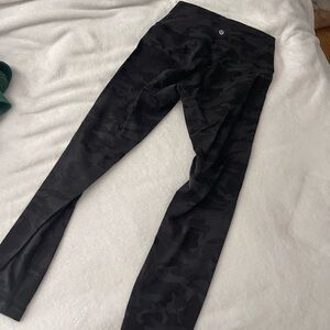 Lululemon wunder under 25 inch camo leggings